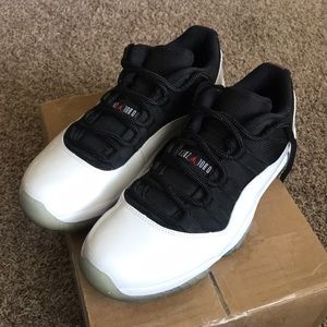 Air Jordan 11 Retro Low “Tuxedo”